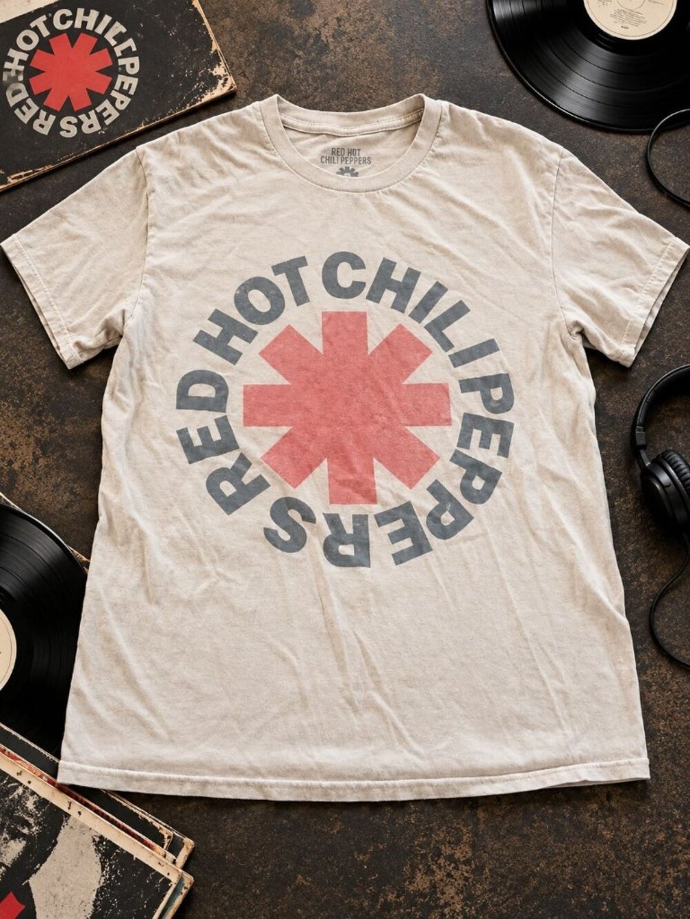 Red Hot Chili Peppers Beige Graphic Print Short Sleeve T Shirt Mens Size M Cotto